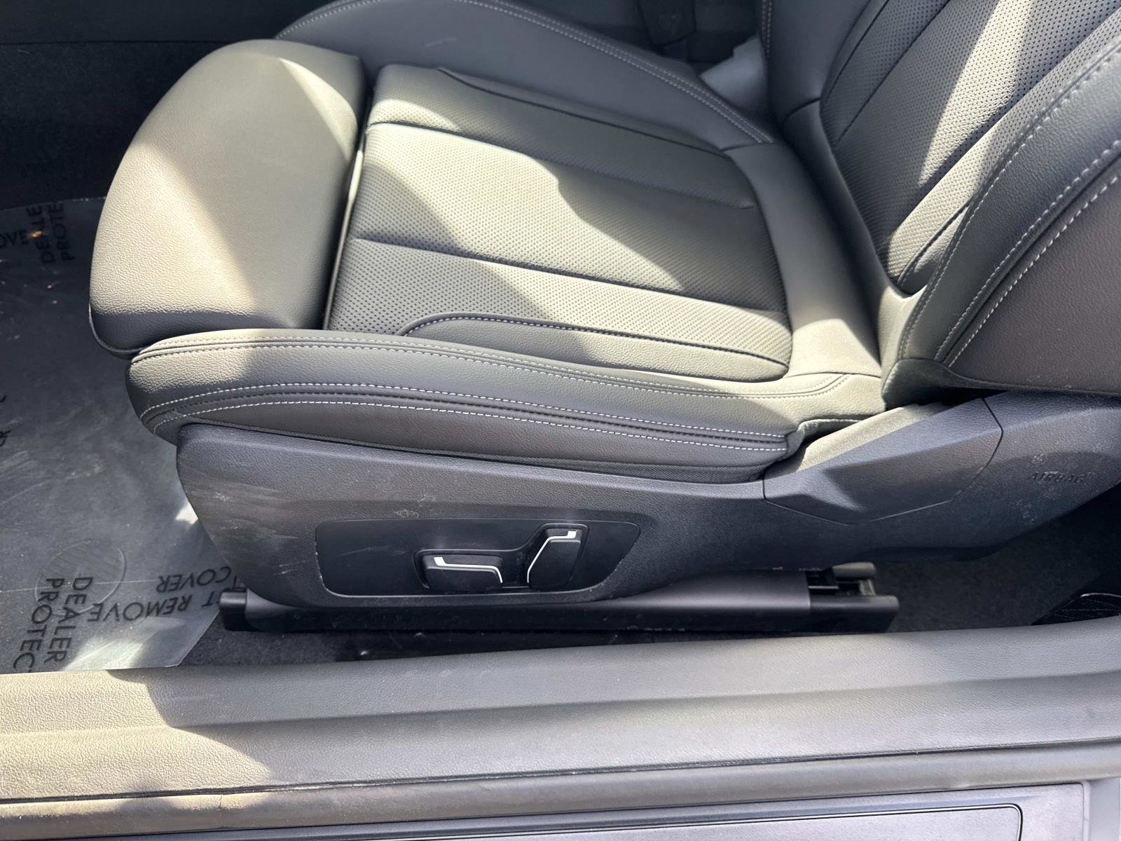 Used 2025 BMW 230i xDrive 230i xDrive Coupe AWD w/ Premium Package image 11