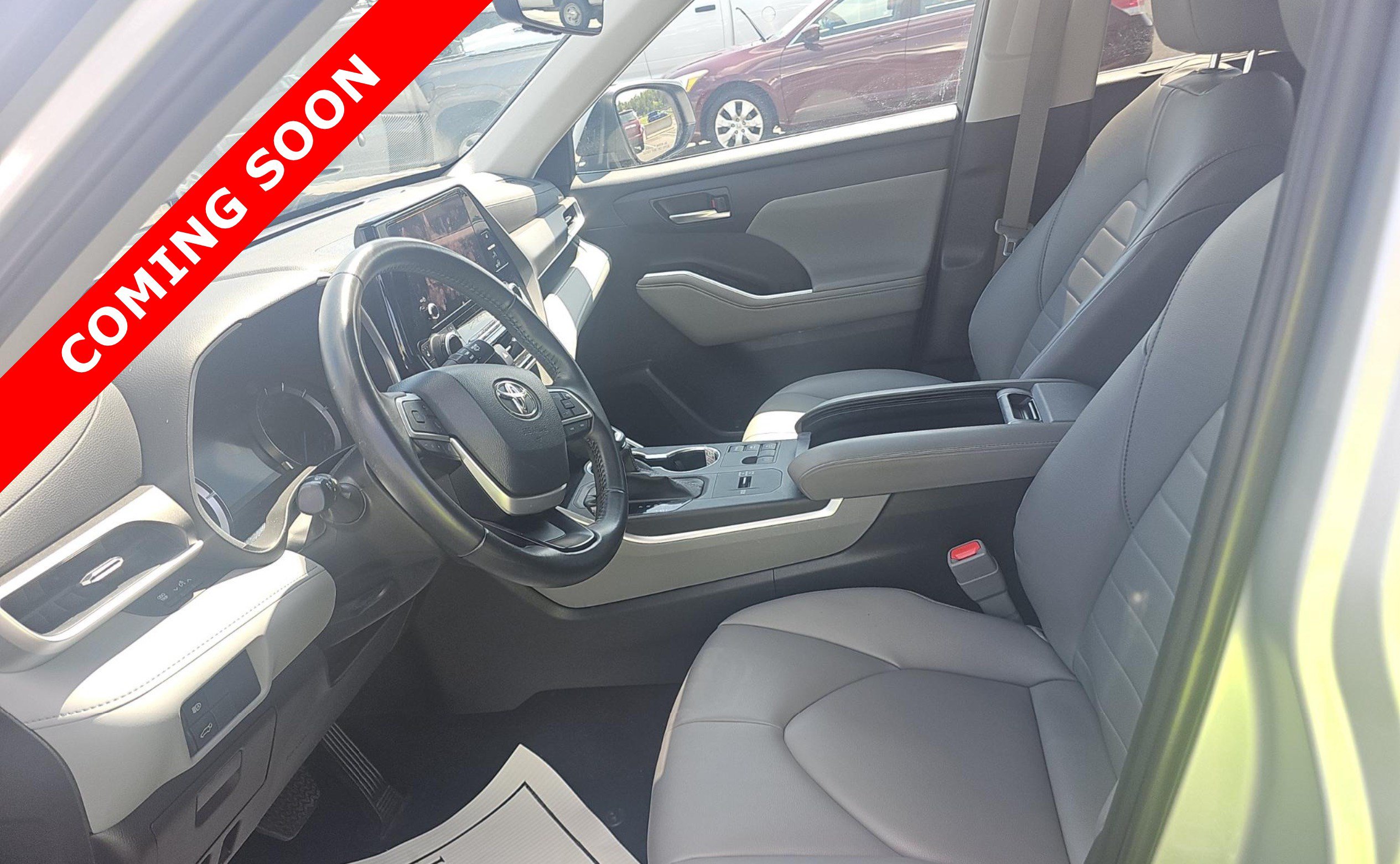 Used 2023 Toyota Highlander XLE AWD/4WD image 5