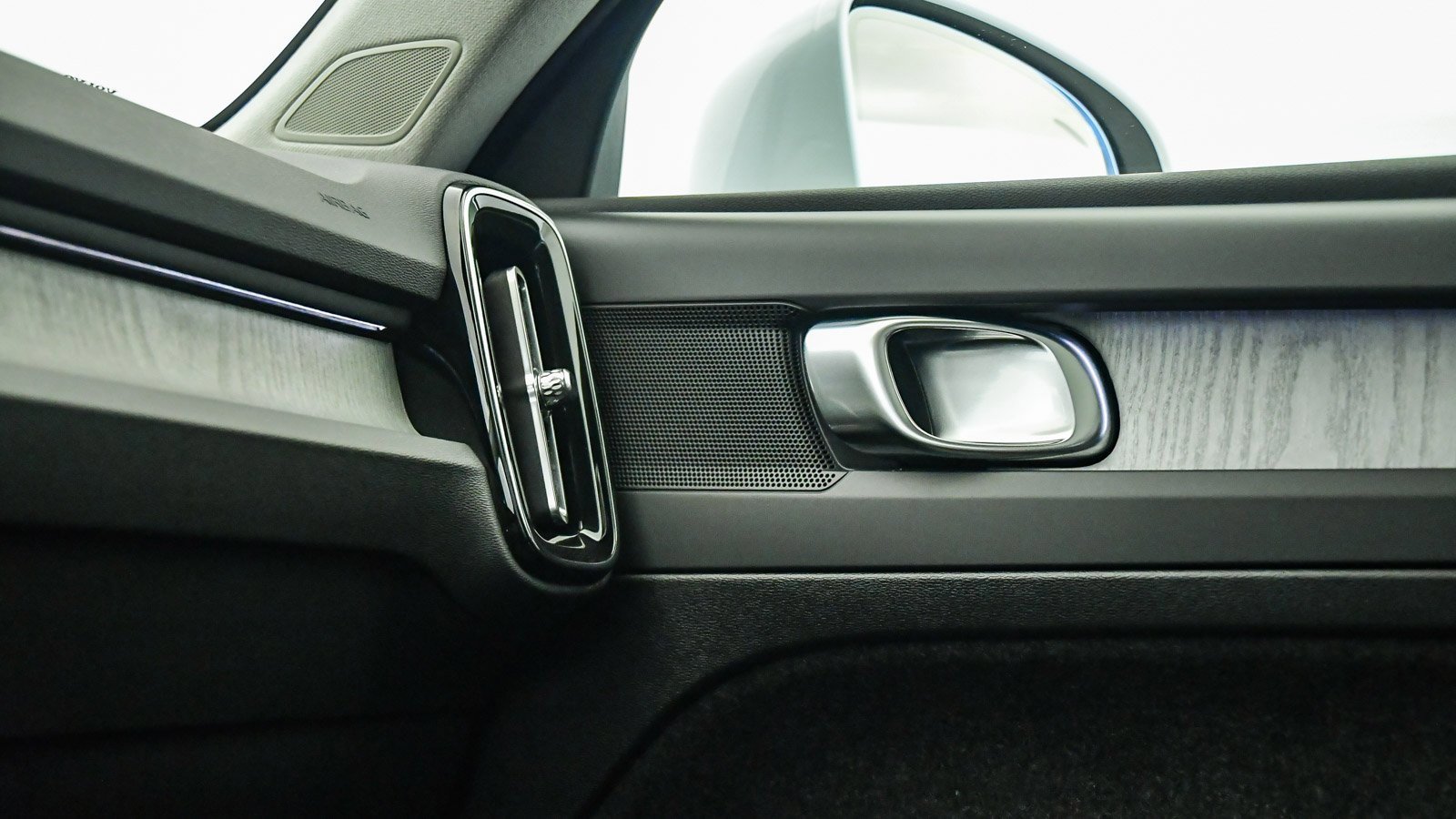 Certified 2025 Volvo XC40 B5 Core w/ Protection Package Premier image 26