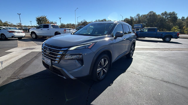 Used 2025 Nissan Rogue SL FWD image 1