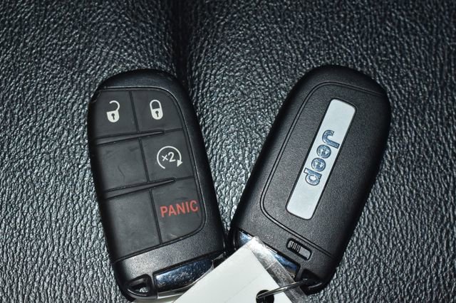 Used 2025 Jeep Compass Limited AWD/4WD image 24