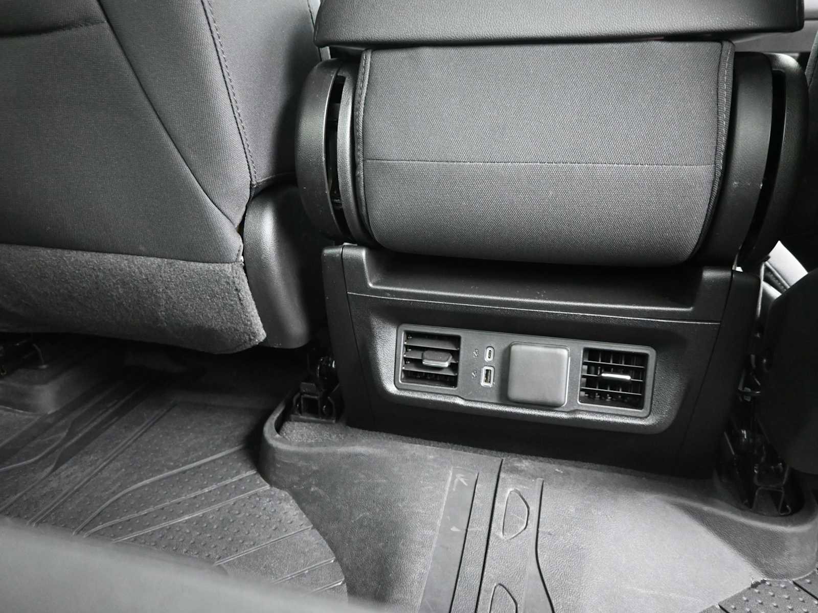 Used 2024 Chevrolet Silverado 1500 LT AWD/4WD image 32