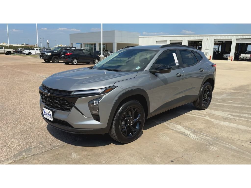New 2026 Chevrolet Trax LT w/ Midnight Edition FWD image 4