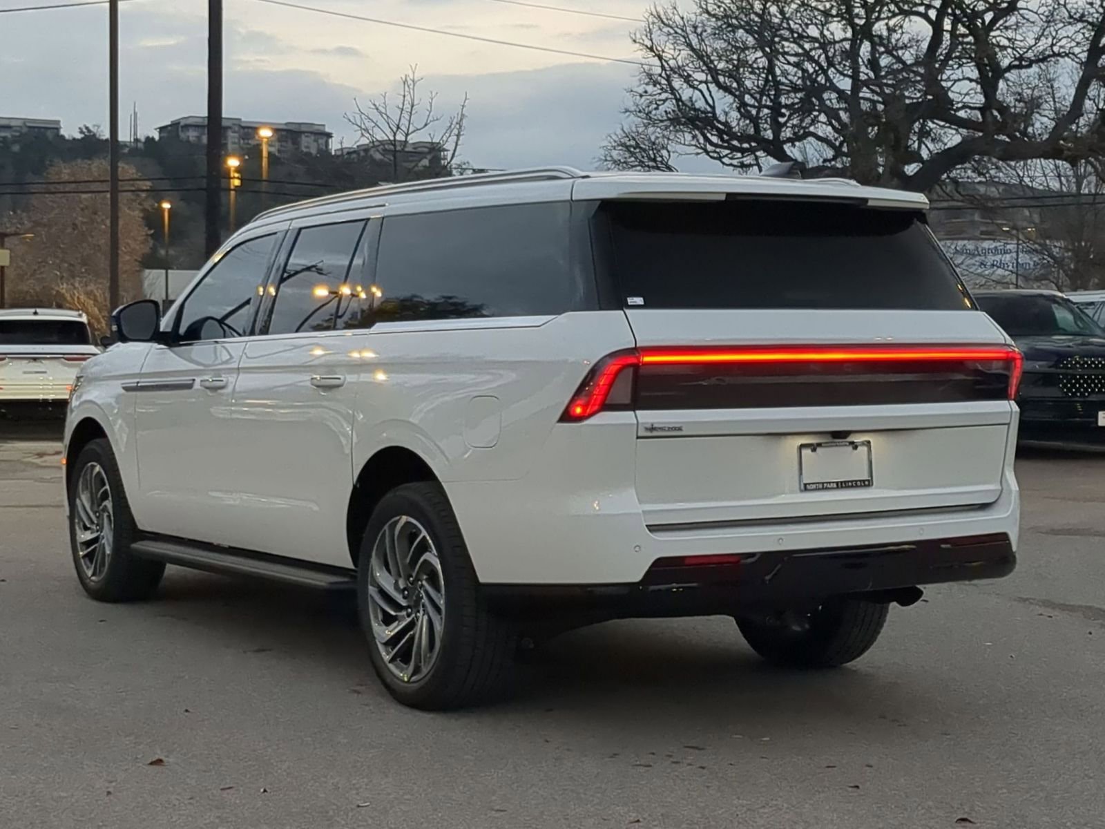 New 2026 Lincoln Navigator L Premier image 5