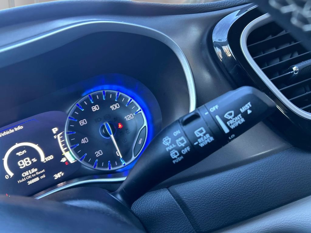 Used 2024 Chrysler Pacifica Touring-L image 26