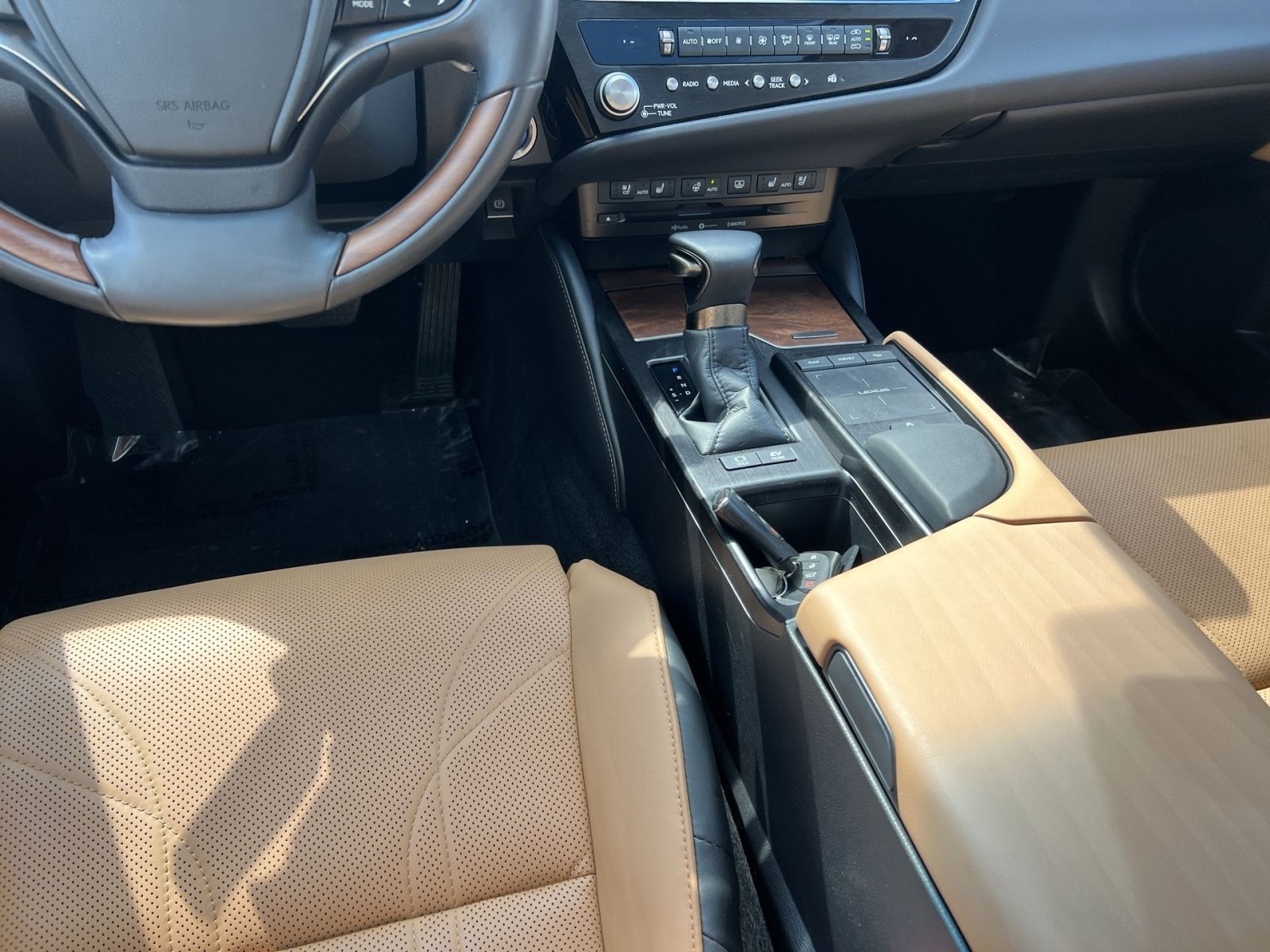 Used 2022 Lexus ES 300h w/ Accessory Package FWD image 23