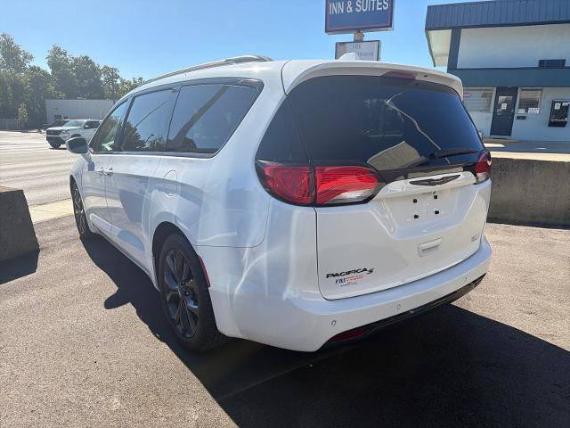 Used 2018 Chrysler Pacifica Touring-L Plus FWD image 3