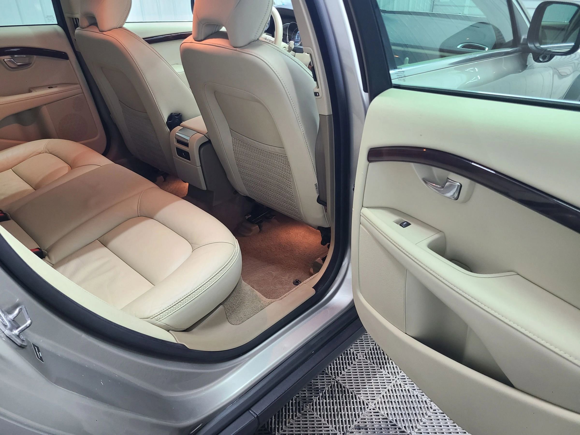 Used 2015 Volvo XC70 T5 Platinum image 37