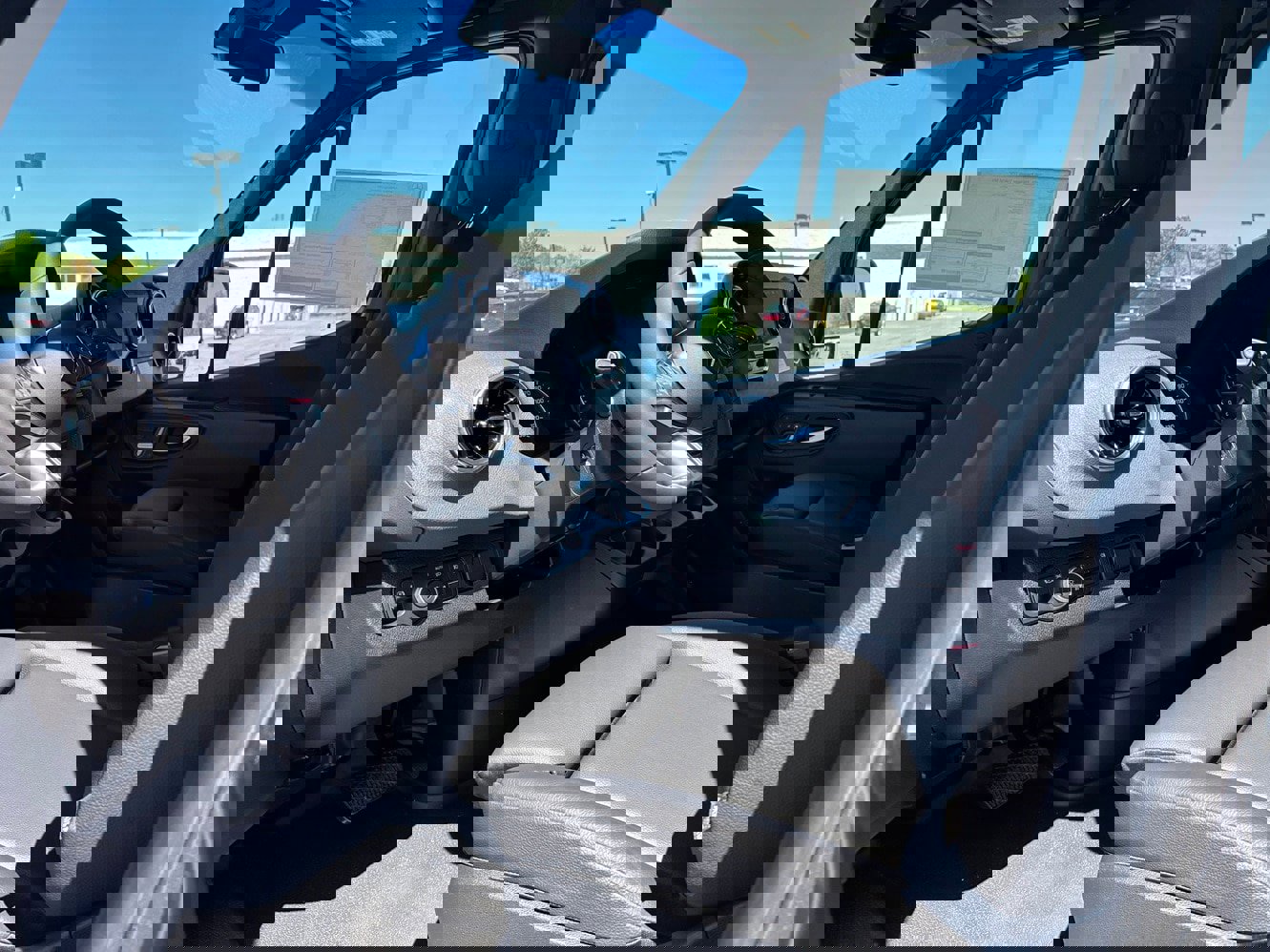 Used 2025 Mercedes-Benz Sprinter 2500 image 9