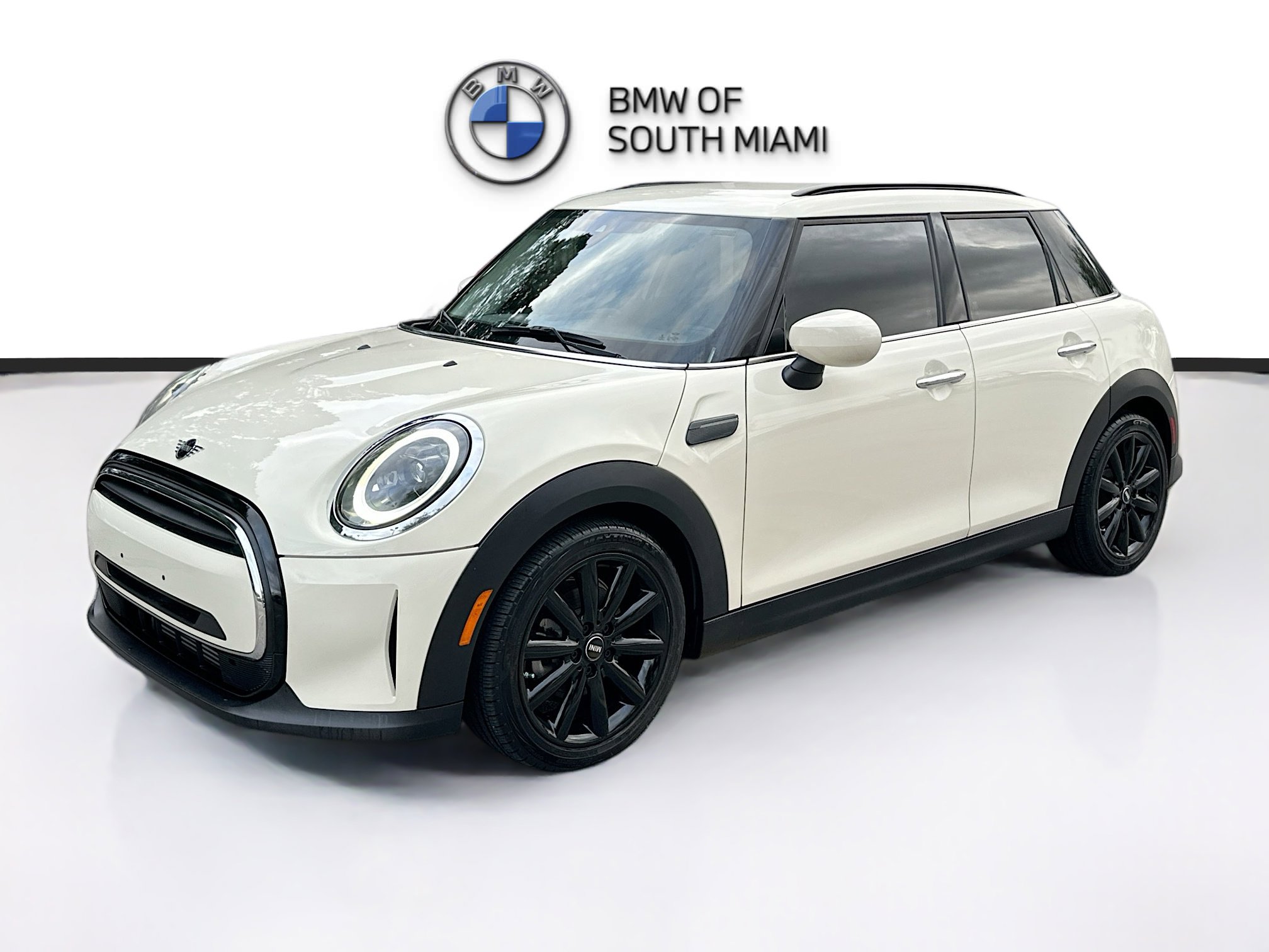 Used 2022 MINI Cooper 4-Door Hardtop image 3
