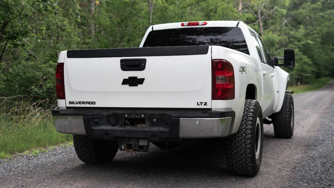Used 2014 Chevrolet Silverado 2500 LTZ w/ LTZ Plus Package AWD/4WD image 9