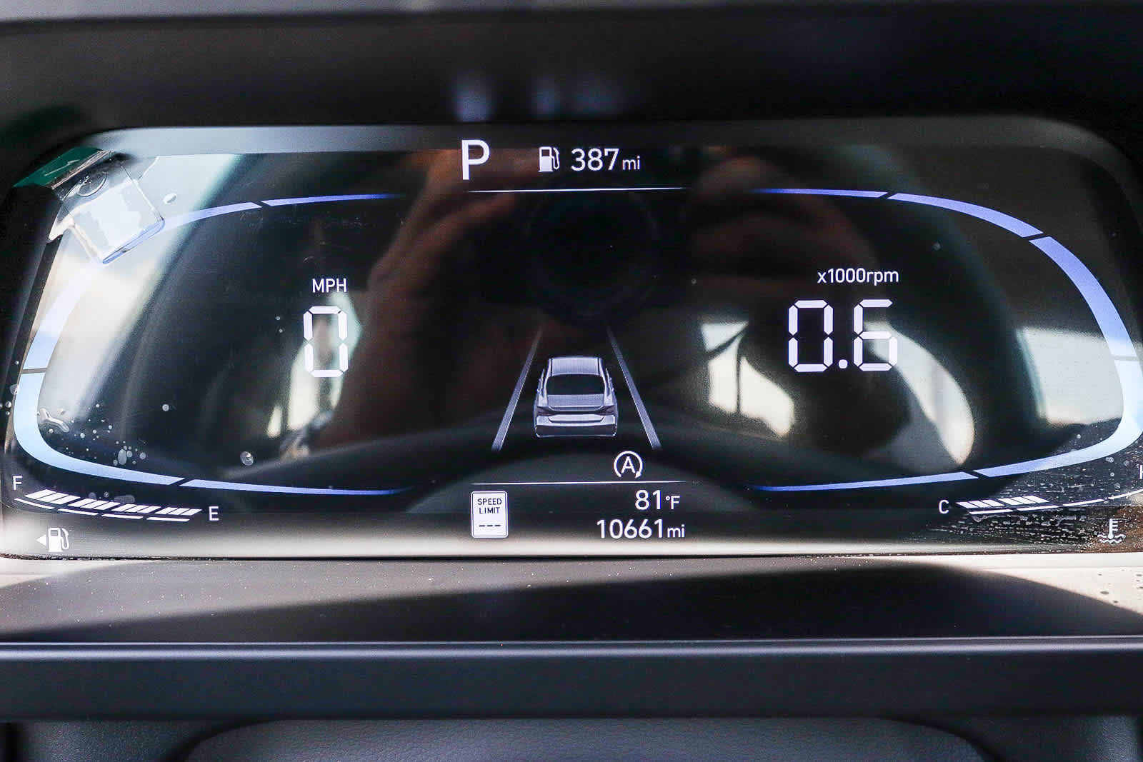 Used 2025 Hyundai Elantra SE w/ Cargo Package FWD image 32