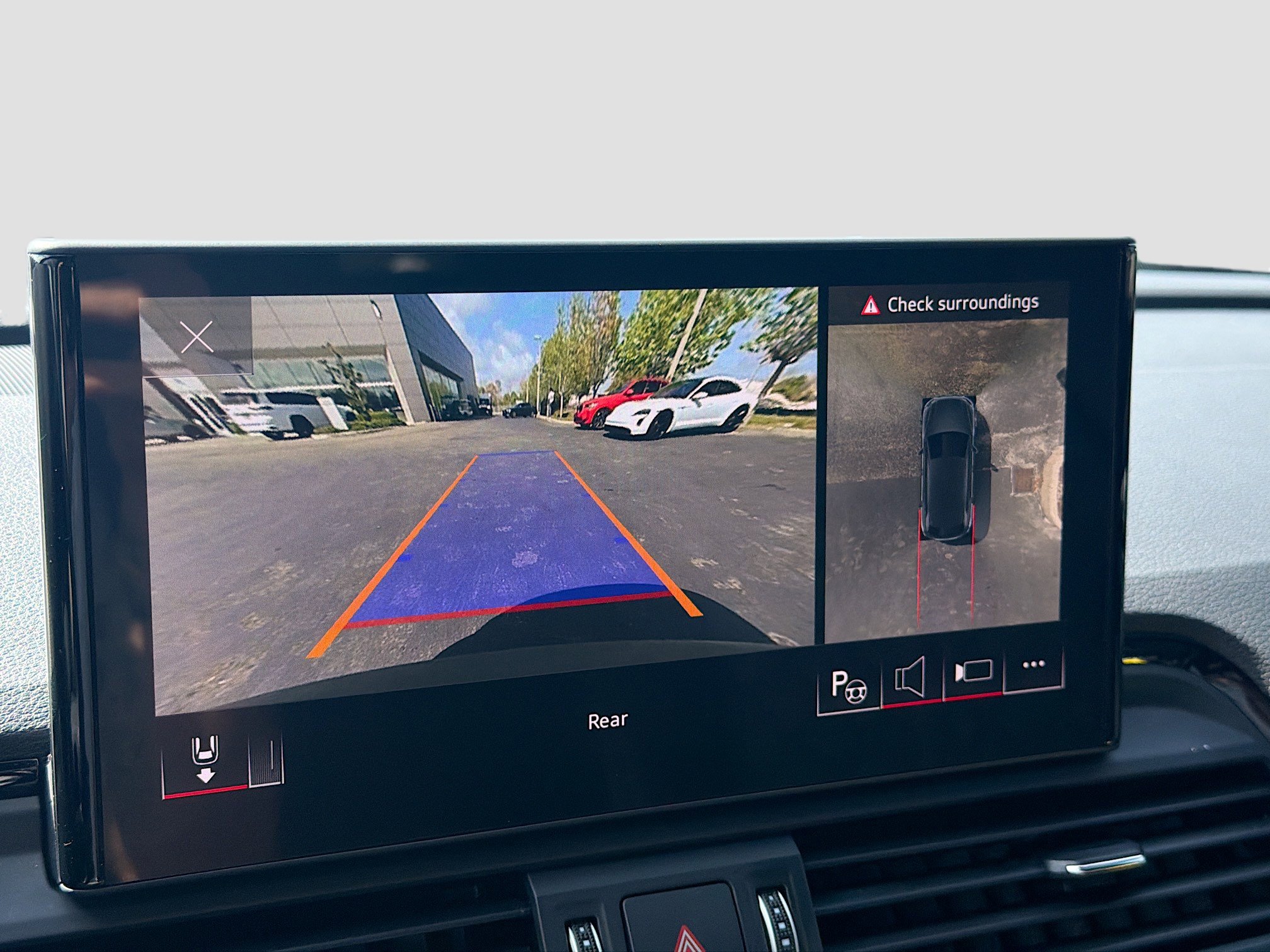 Used 2023 Audi SQ5 Prestige w/ Prestige Package image 32