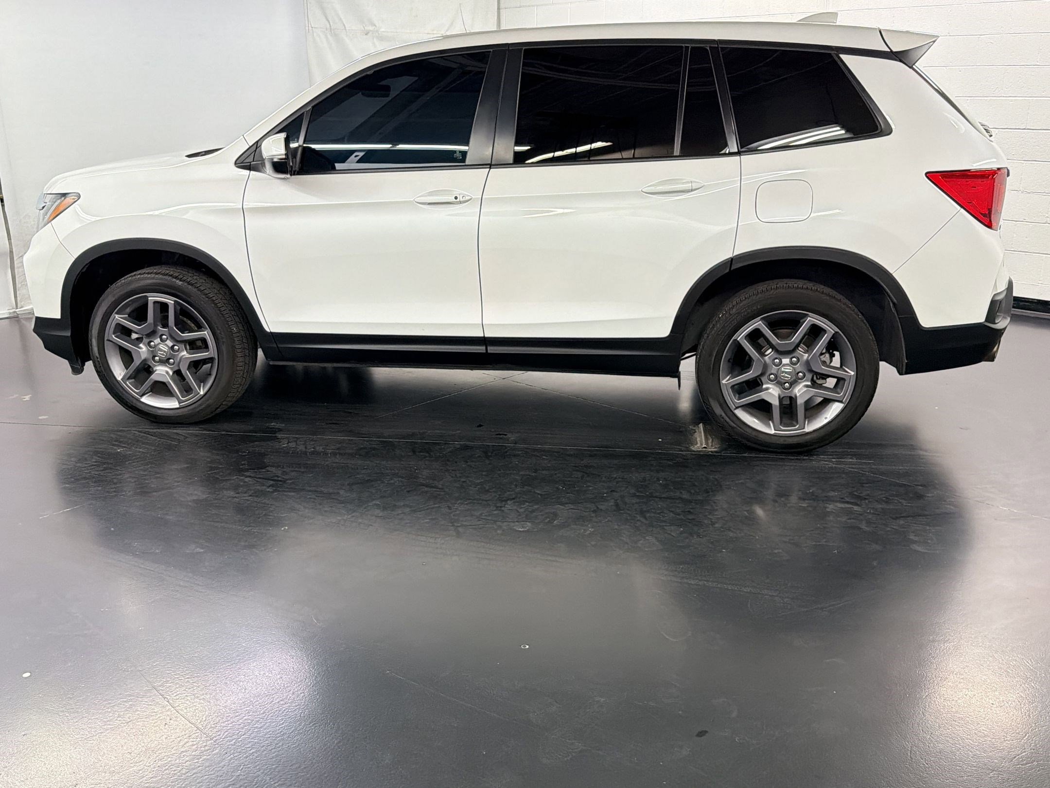 Certified 2023 Honda Passport EX-L image 2