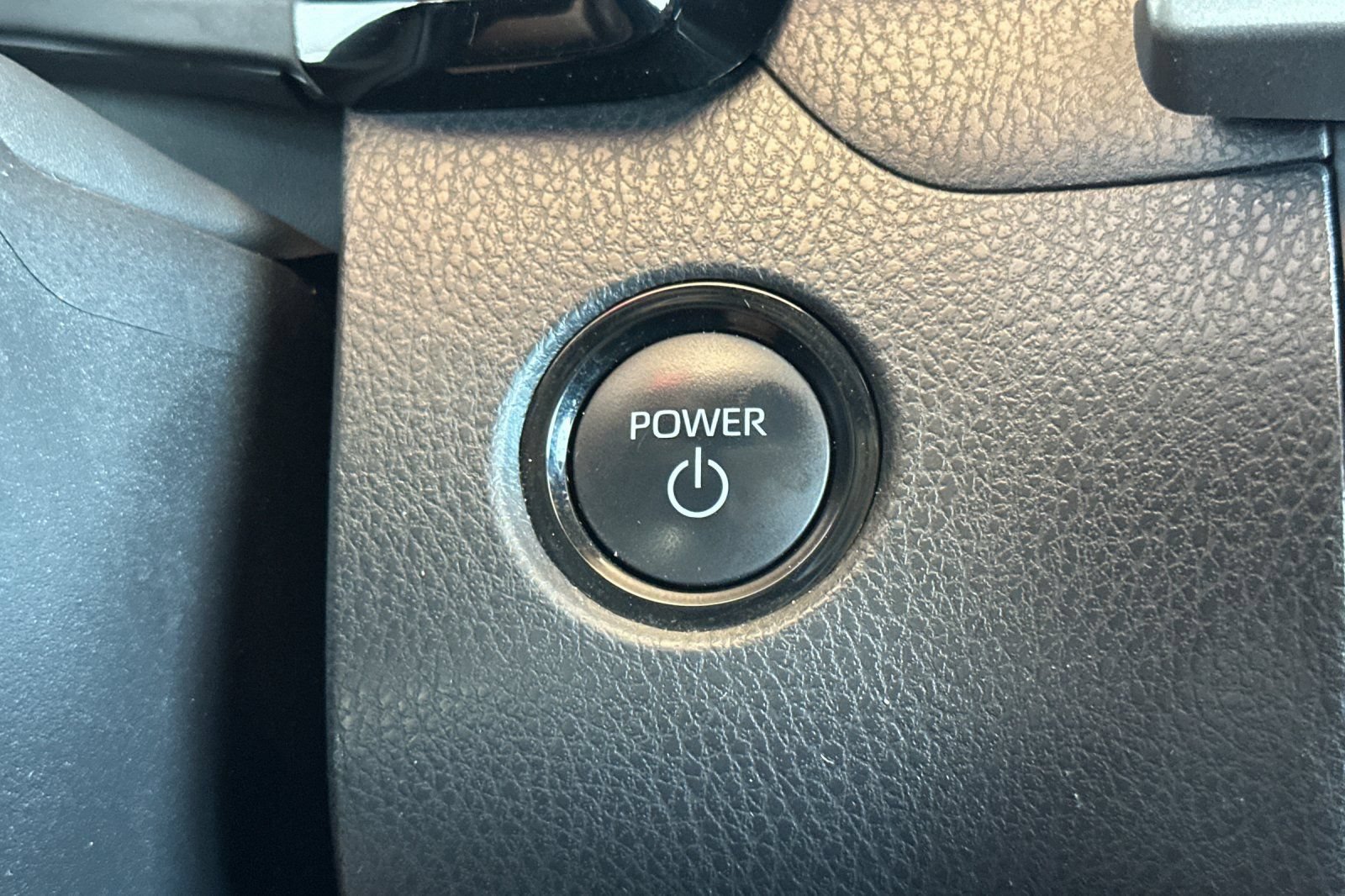 Used 2025 Toyota Camry LE AWD/4WD image 25