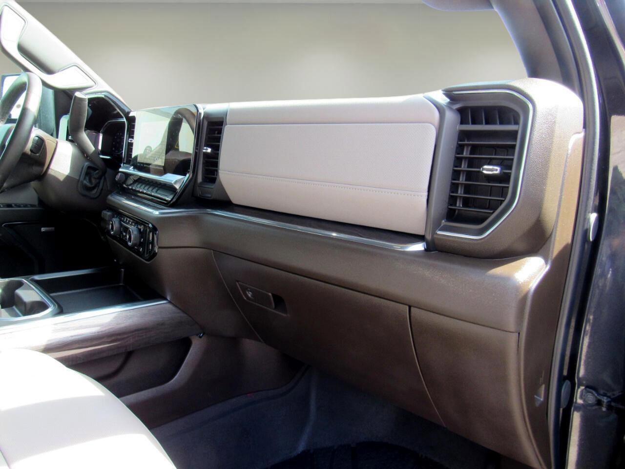 Used 2024 Chevrolet Silverado 3500 LTZ w/ LTZ Convenience Package image 40