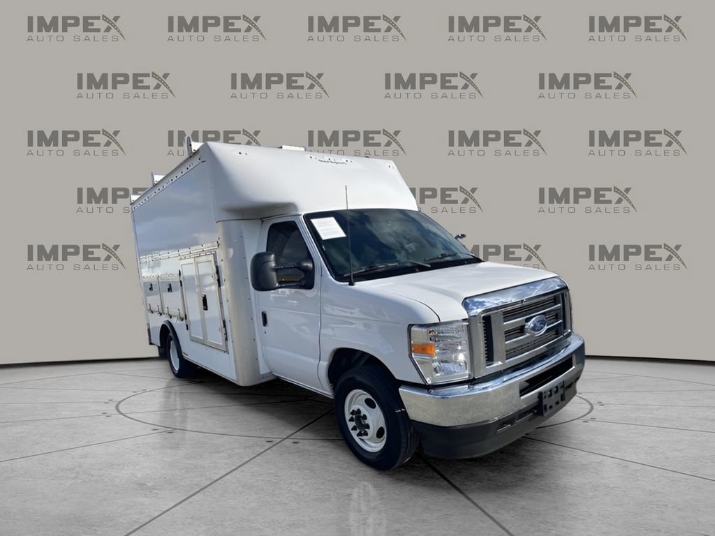 Used 2024 Ford E-350 and Econoline 350 Super Duty w/ Power Windows & Locks Group RWD image 4