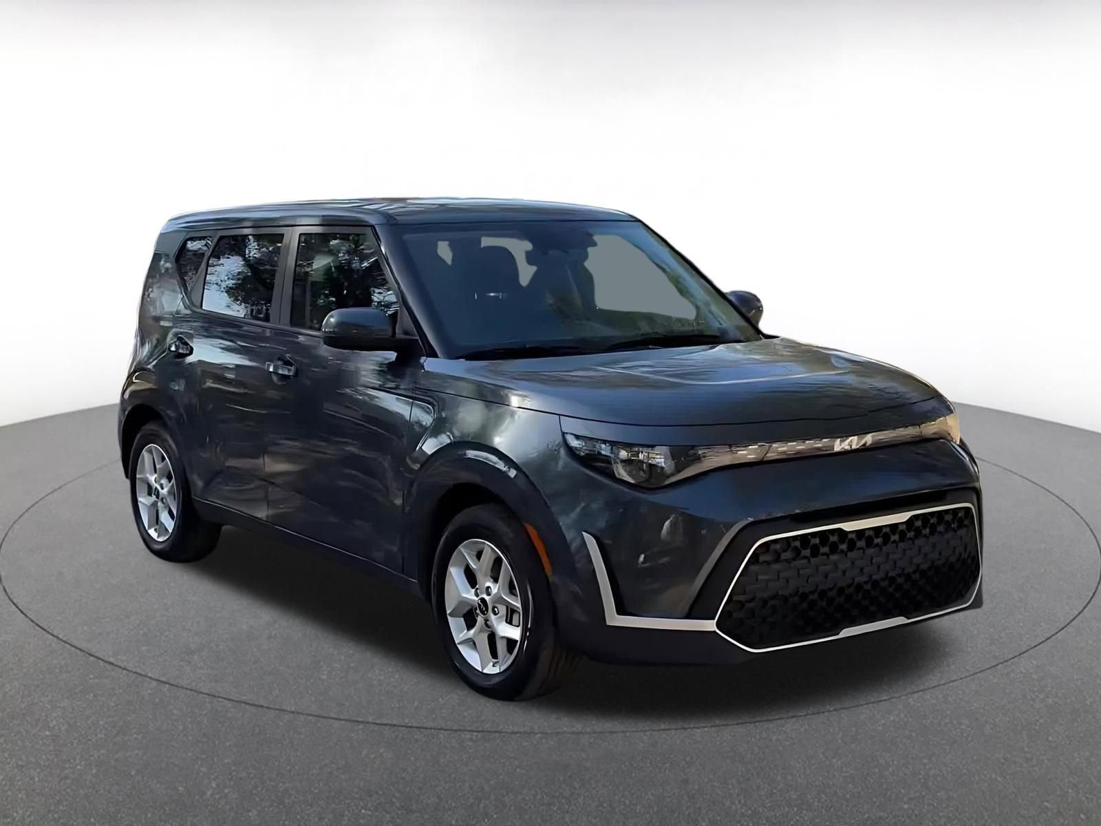 Used 2025 Kia Soul LX w/ LX Technology Package image 3