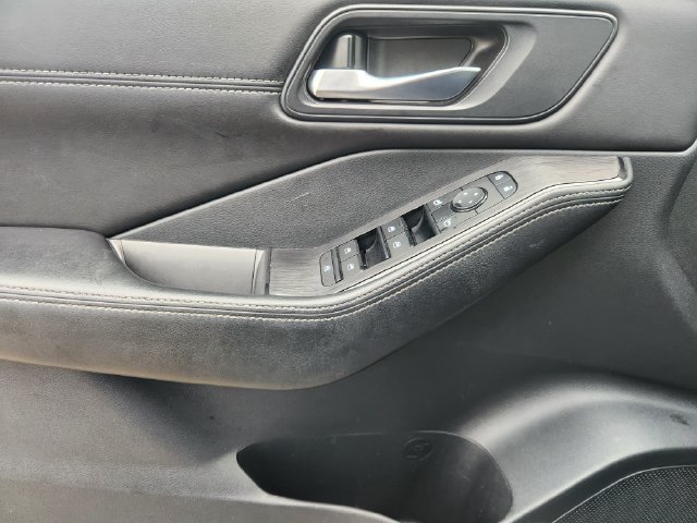 Used 2023 Nissan Rogue SV w/ SV Premium B Package FWD image 22