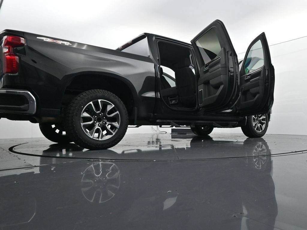 Used 2022 Chevrolet Silverado 1500 LT AWD/4WD image 43