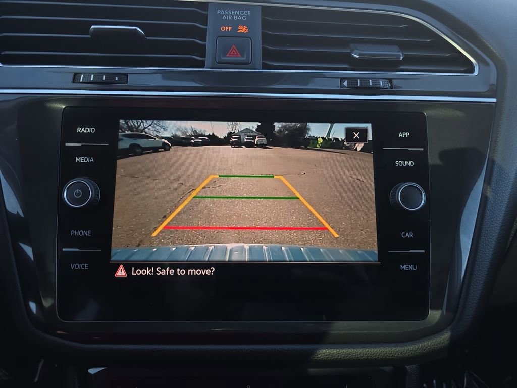 Used 2023 Volkswagen Tiguan SE w/ Panoramic Sunroof Package image 23