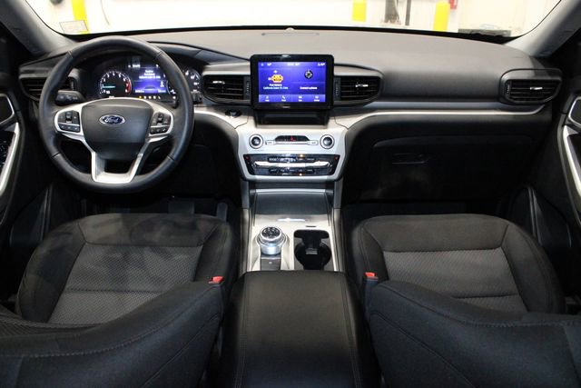 Used 2022 Ford Explorer XLT image 30
