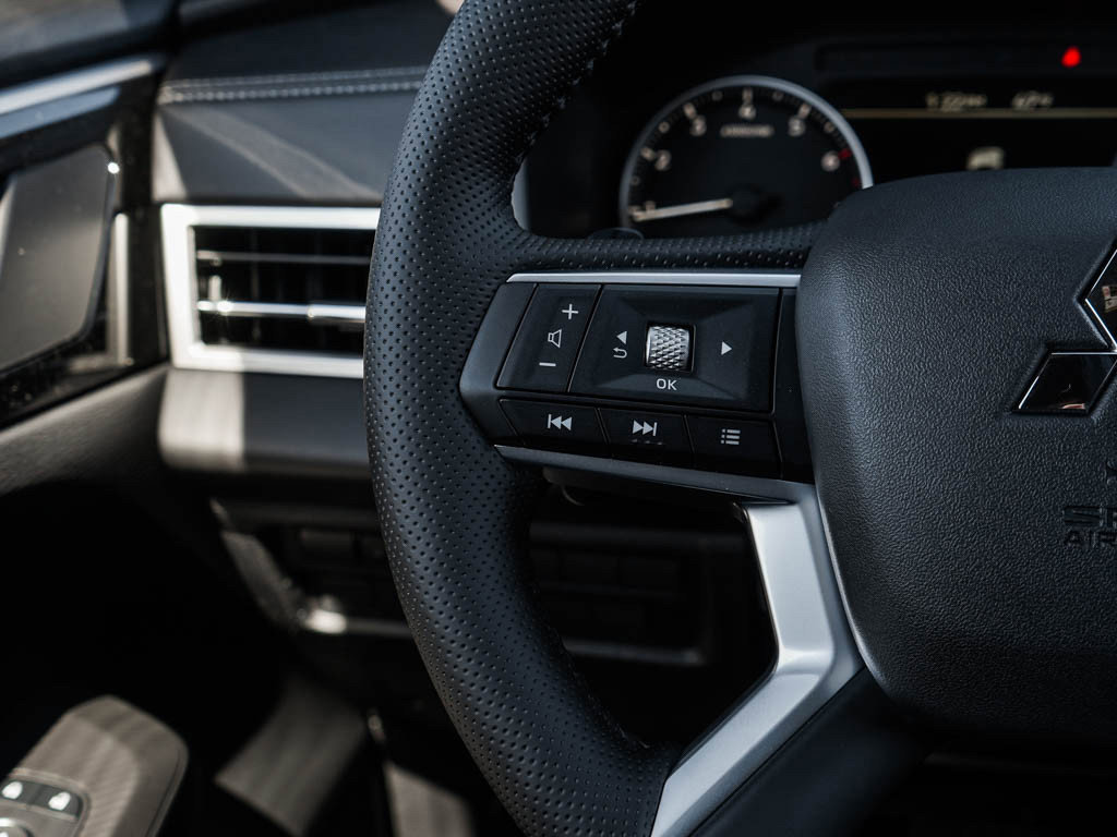 New 2026 Mitsubishi Outlander LE AWD/4WD image 20