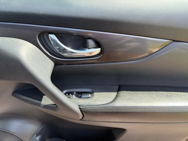 Used 2019 Nissan Rogue SV AWD/4WD image 38