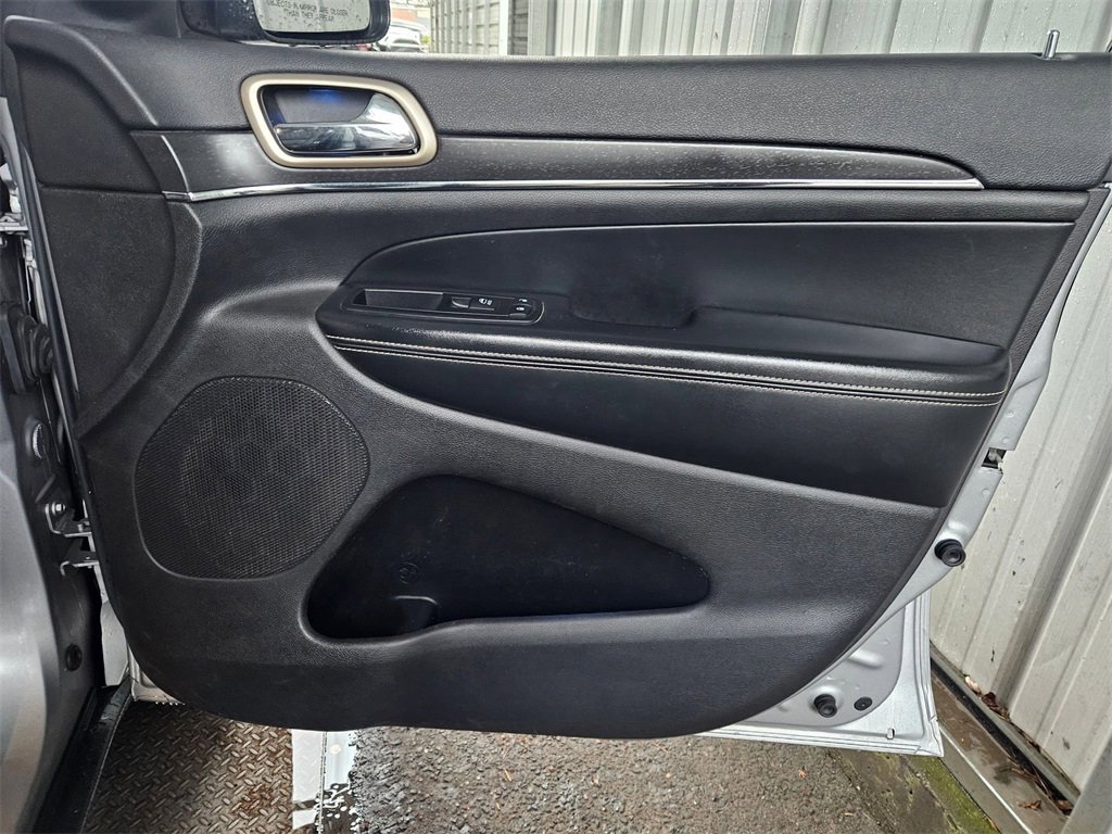 Used 2015 Jeep Grand Cherokee Limited w/ Trailer Tow Group IV image 17