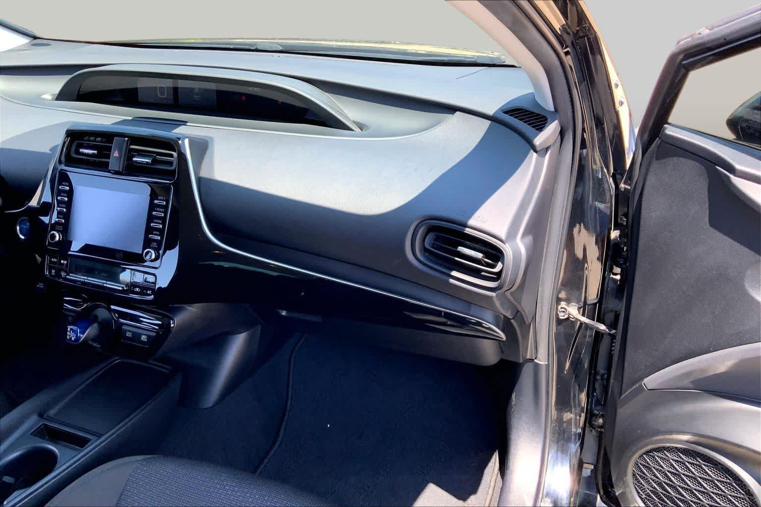 Used 2020 Toyota Prius LE FWD image 17
