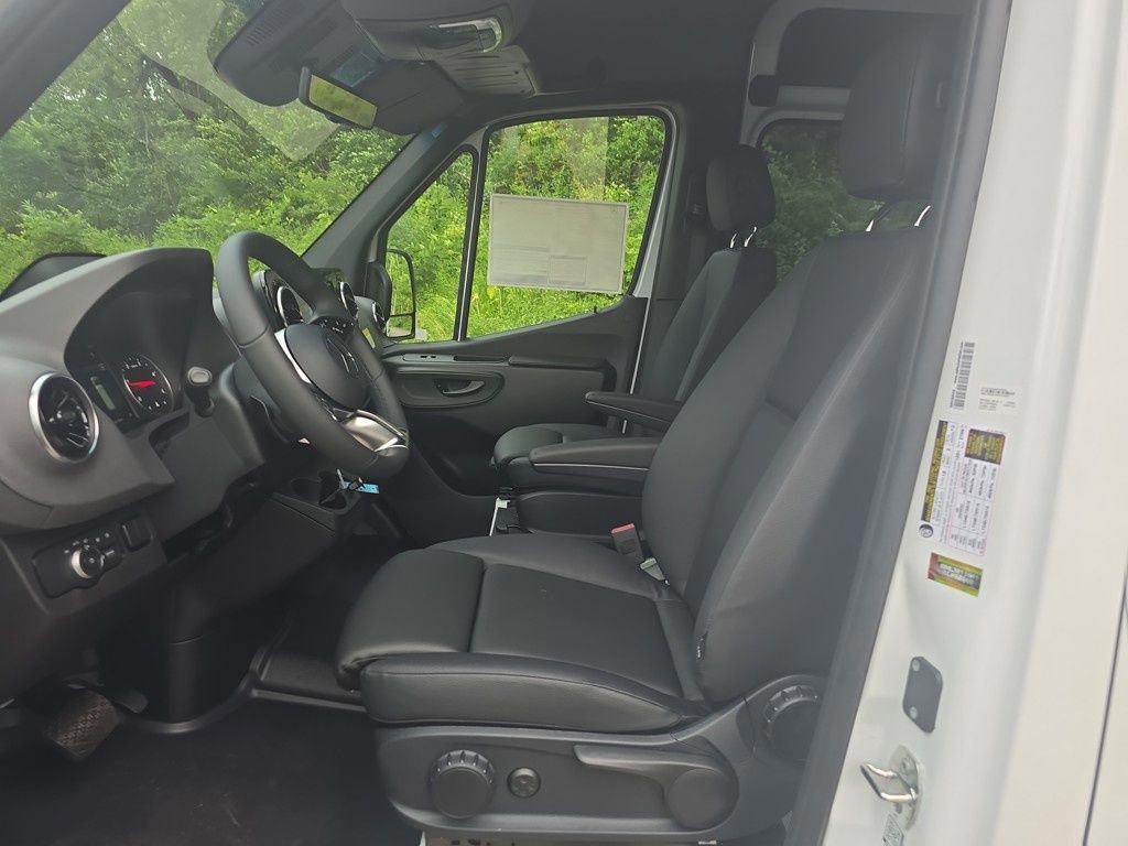 New 2025 Mercedes-Benz Sprinter 2500 image 9