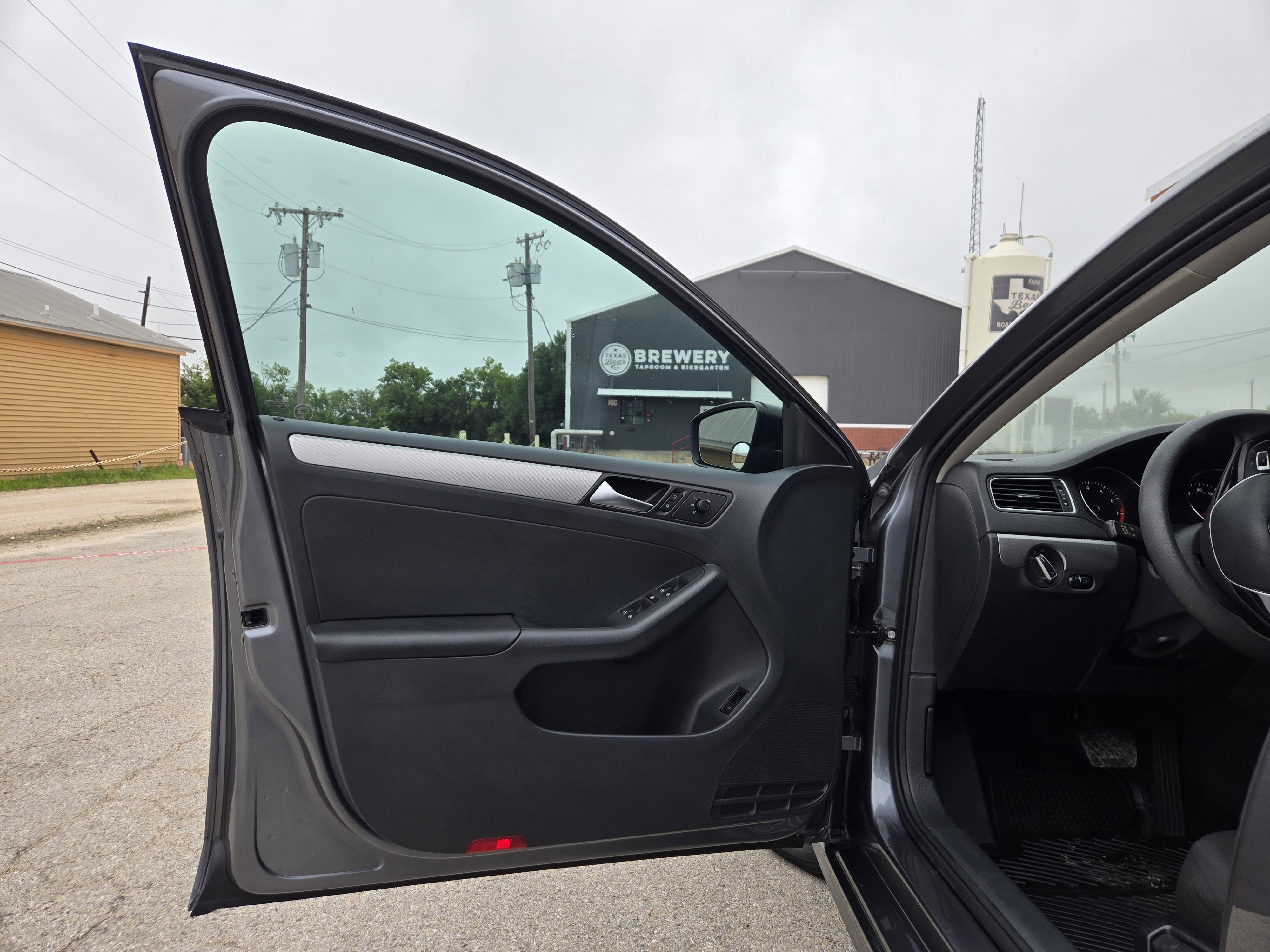 Used 2015 Volkswagen Jetta SE FWD image 4