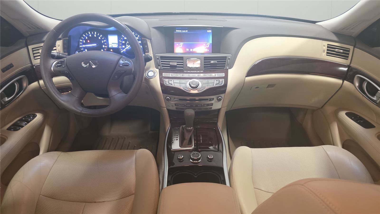 Used 2015 INFINITI Q70 3.7 w/ Technology Package RWD image 21