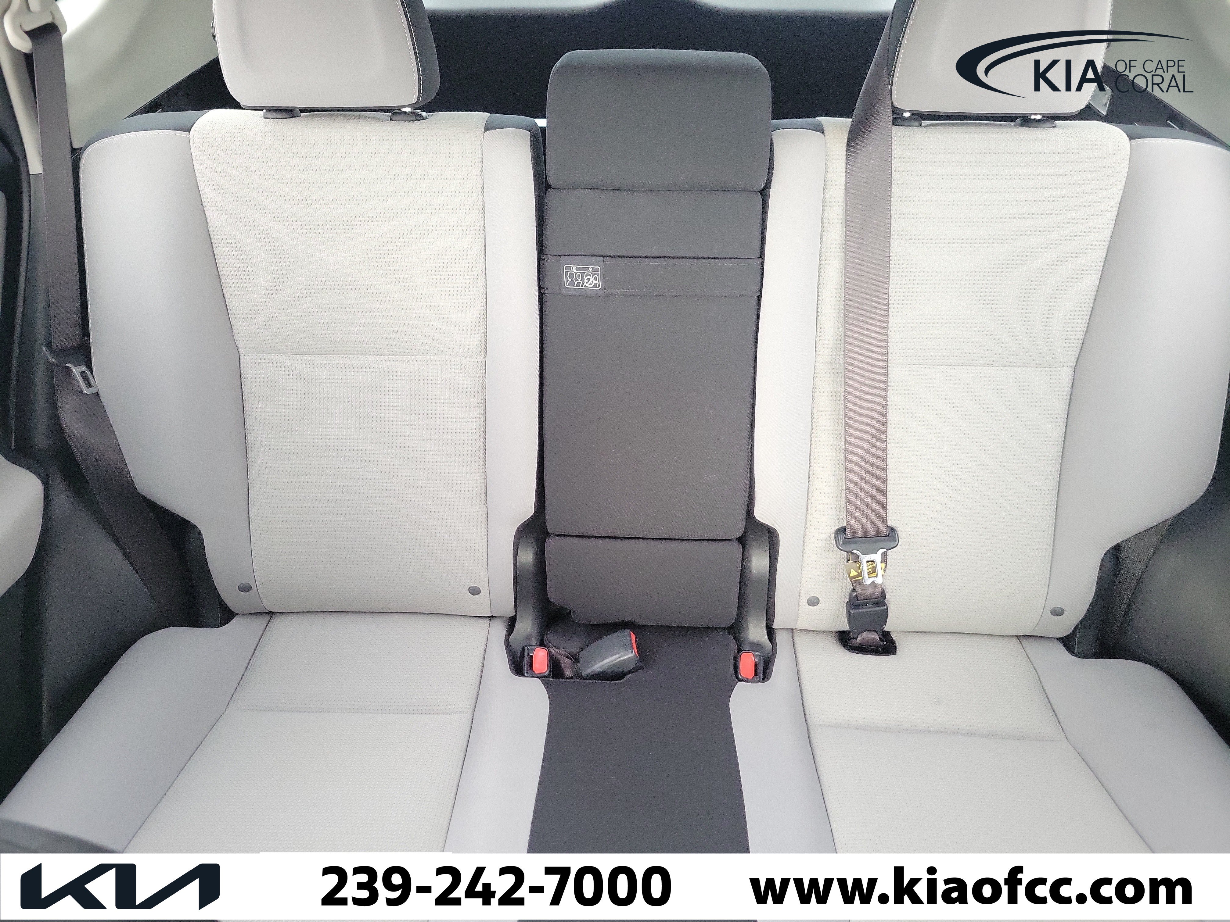 Used 2016 Toyota RAV4 XLE AWD/4WD image 32