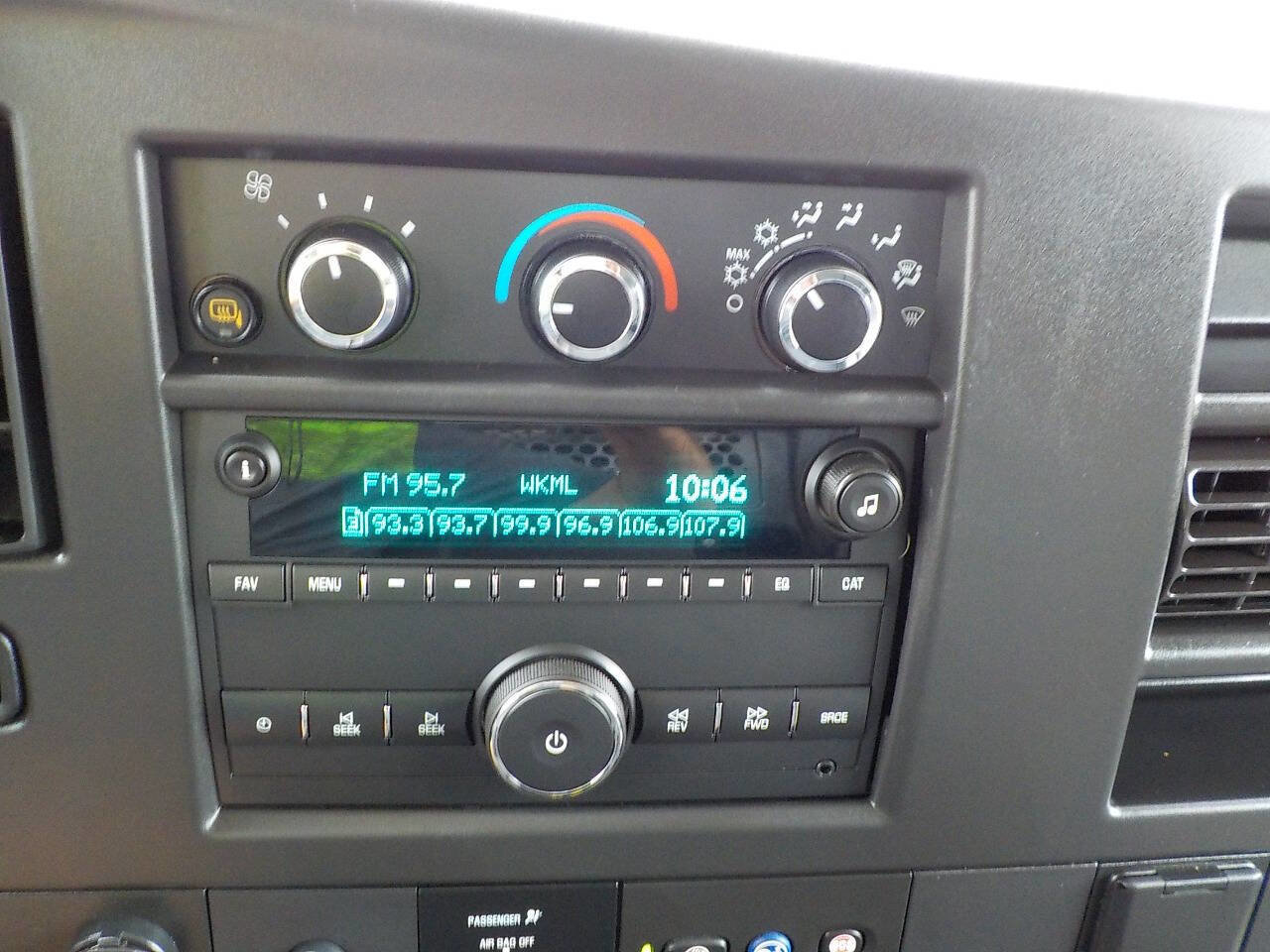 Used 2020 Chevrolet Express 2500 w/ Driver Convenience Package image 17