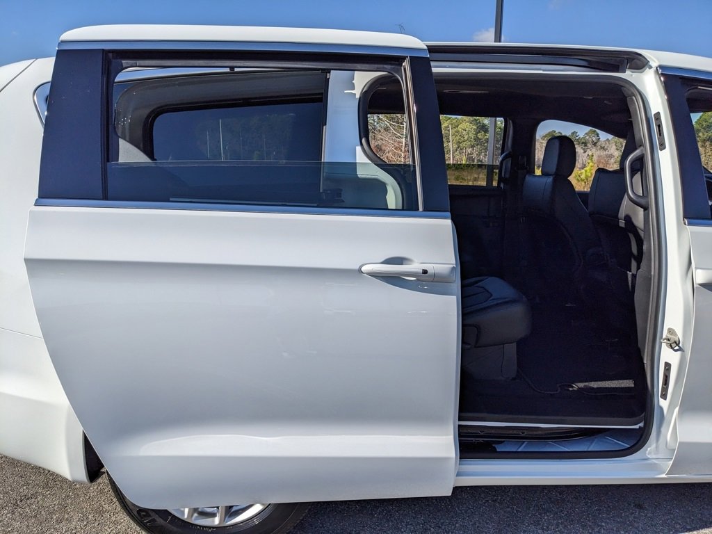 New 2026 Chrysler Voyager LX image 57