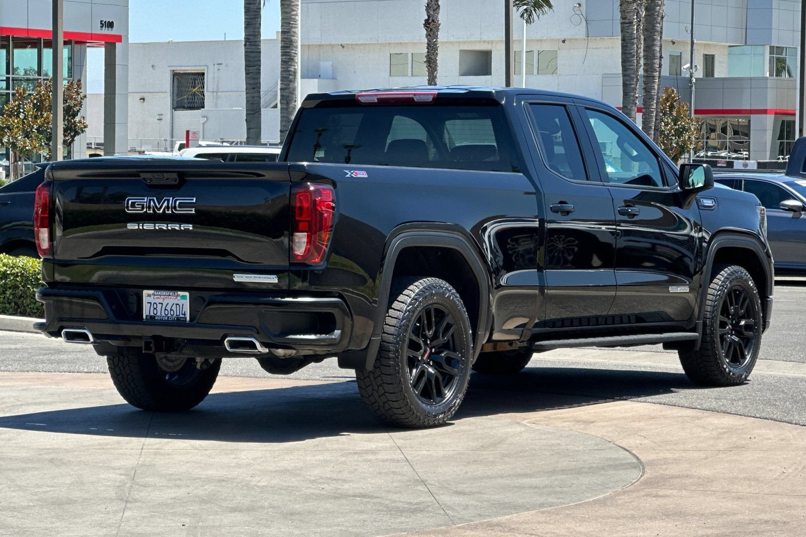 Certified 2023 GMC Sierra 1500 Elevation w/ X31 Off-Road Package AWD/4WD image 4
