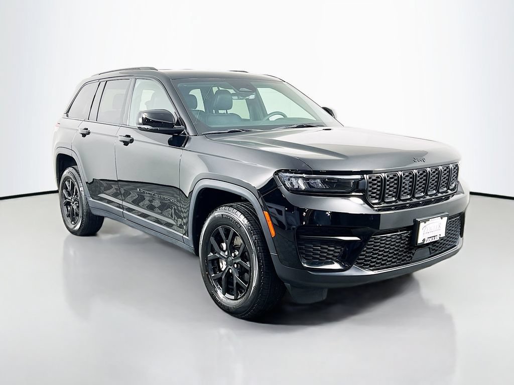 Used 2025 Jeep Grand Cherokee Altitude AWD/4WD image 3