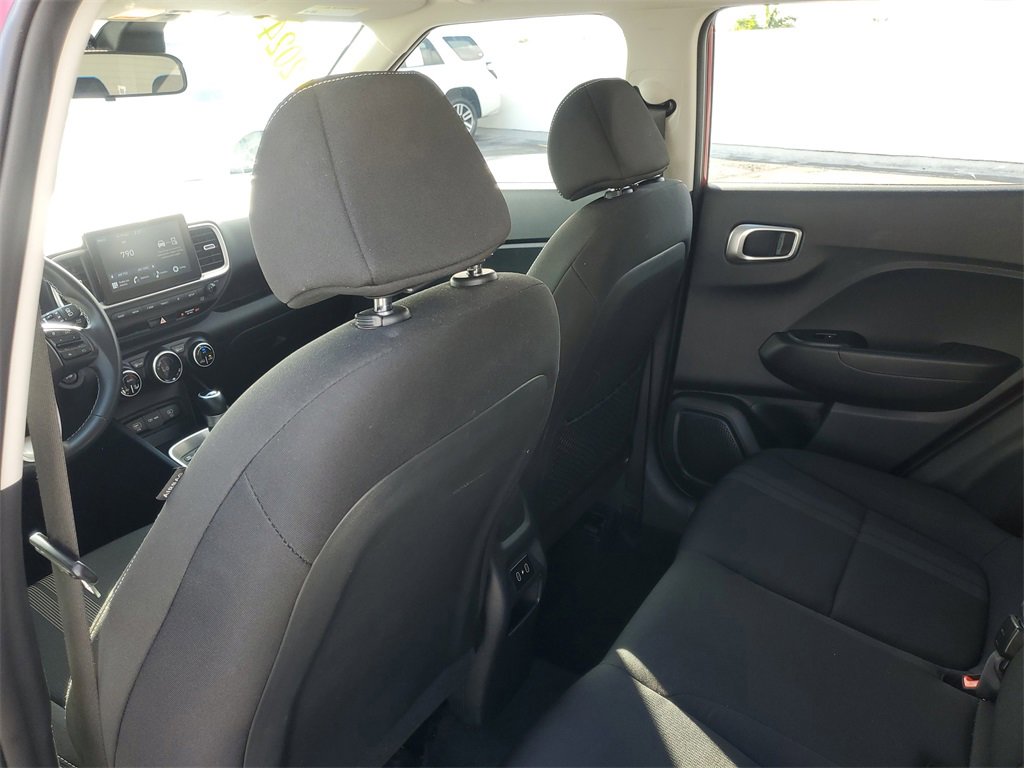 Used 2024 Hyundai Venue SEL image 11
