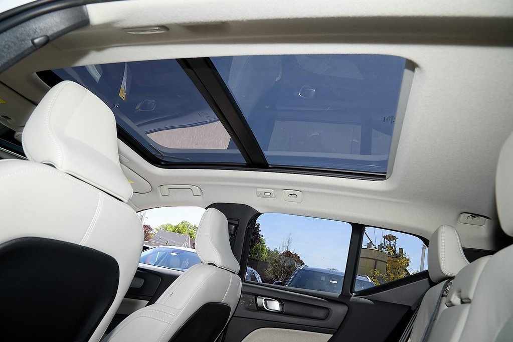 New 2025 Volvo XC40 B5 Plus w/ Protection Package Premier image 21