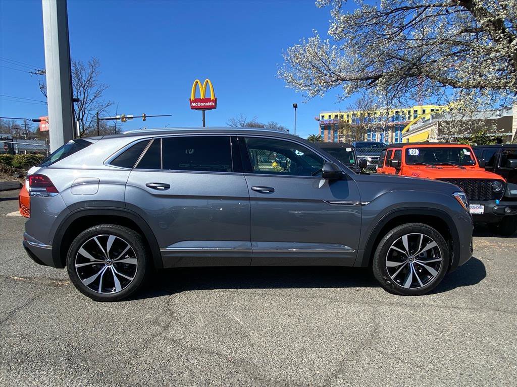 Certified 2024 Volkswagen Atlas Cross Sport SEL Premium R-Line image 2