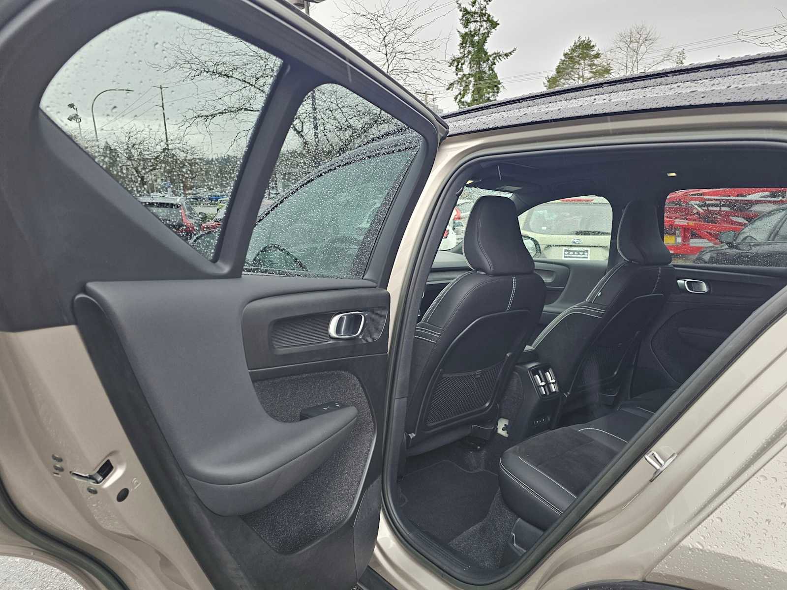 Certified 2023 Volvo XC40 Recharge Plus image 16