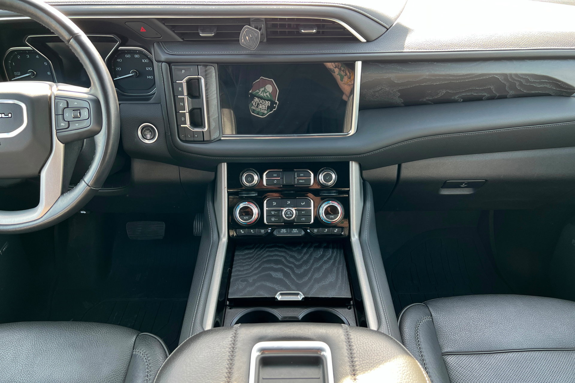 Used 2021 GMC Yukon Denali w/ Denali Premium Package image 13
