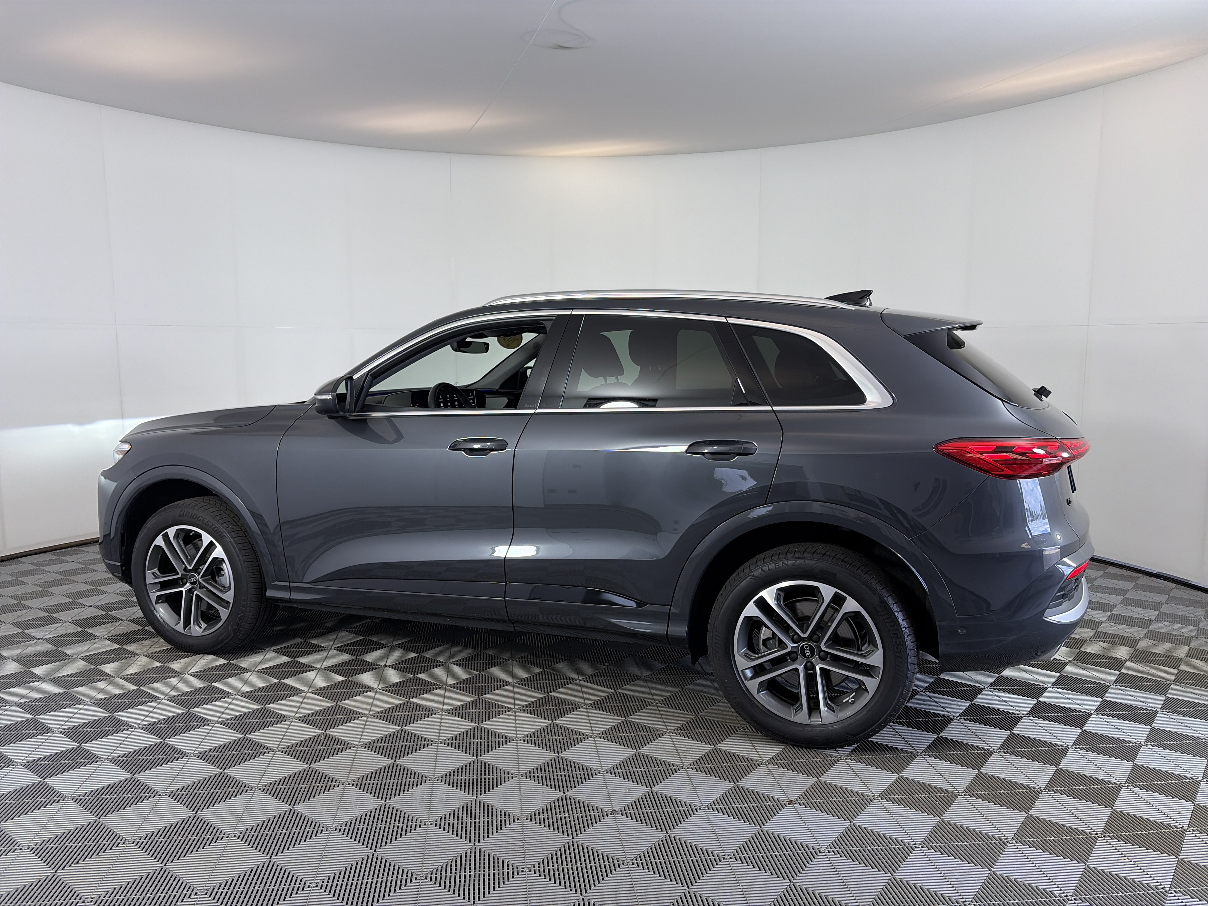 Used 2025 Audi Q5 Premium Plus w/ Premium Plus AWD/4WD image 8