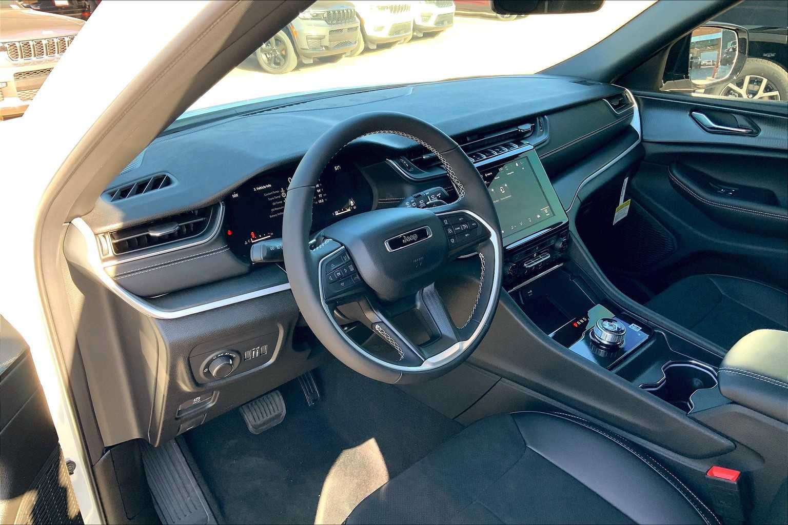 New 2025 Jeep Grand Cherokee L Laredo image 8