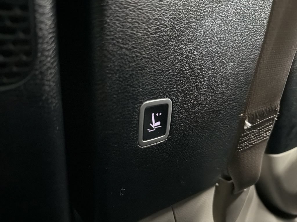 Used 2020 Chrysler Pacifica Limited FWD image 30