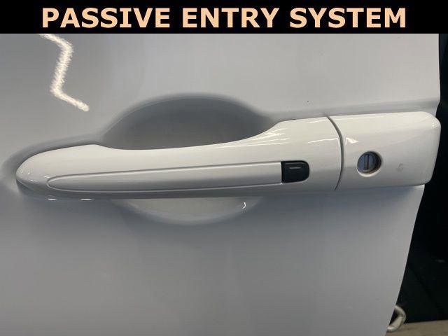 Certified 2024 Chrysler Pacifica Touring-L image 11