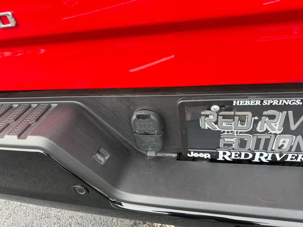 Used 2025 Chevrolet Silverado 2500 Custom w/ Custom Value Package image 18