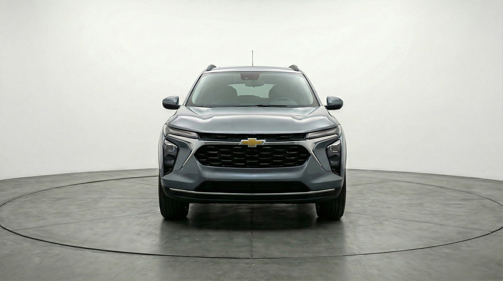 Used 2025 Chevrolet Trax LT image 2