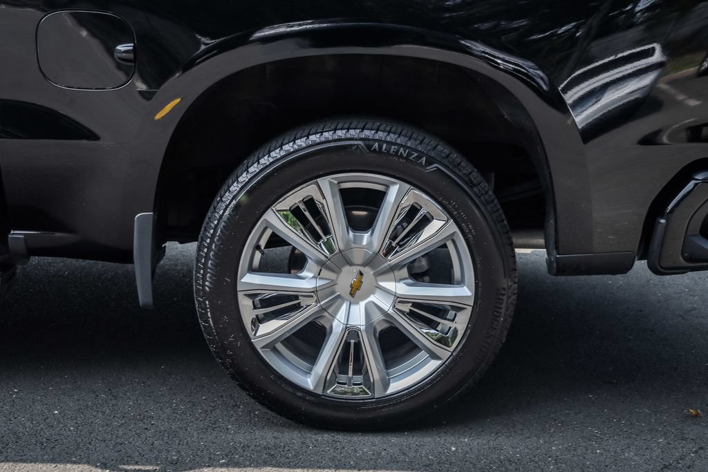 Used 2025 Chevrolet Silverado 1500 High Country w/ High Country Premium Package AWD/4WD image 14